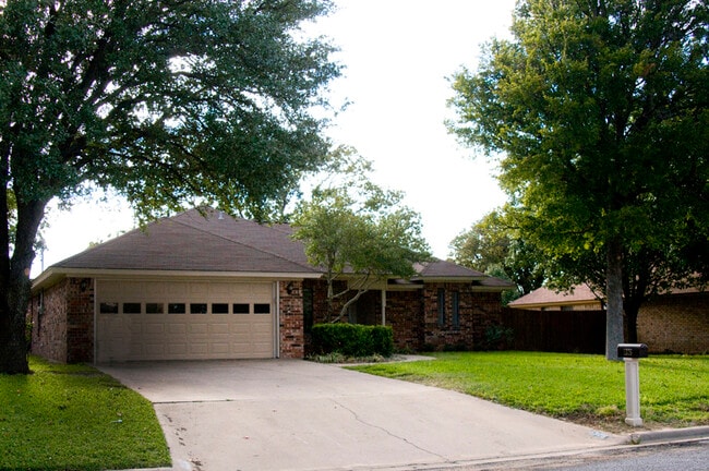 property at 1326 Prairie Wind Blvd