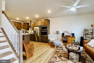 773 Mount Airy Ter NE, Unit 1019 in Leesburg, VA - Foto de edificio - Building Photo