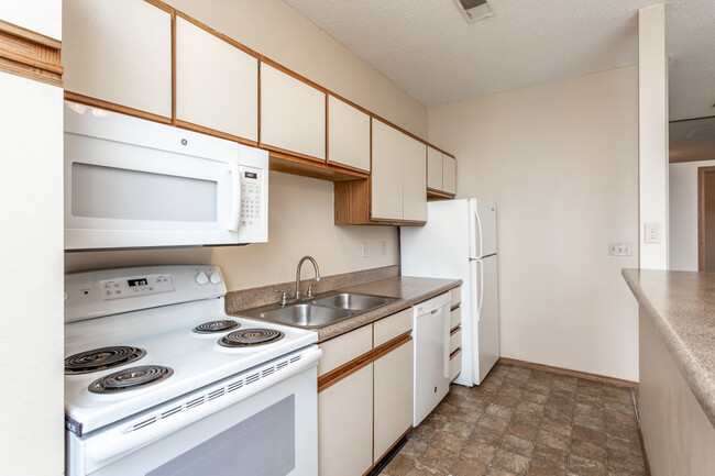 Union Plaza in Omaha, NE - Building Photo - Interior Photo