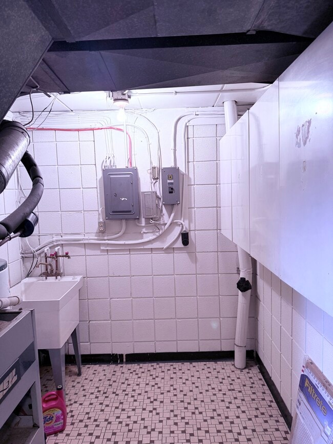 437 College Ave, Unit 3A in Greensburg, PA - Building Photo - Building Photo