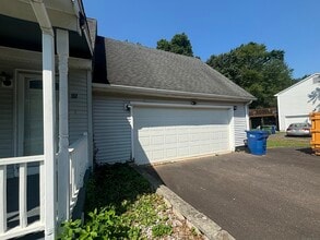 65 Lancaster Dr in Windsor, CT - Building Photo - Building Photo