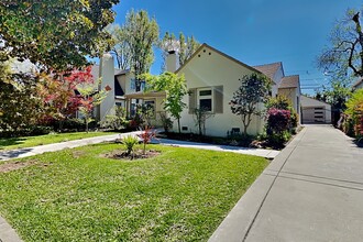1866 Bidwell Way in Sacramento, CA - Foto de edificio - Building Photo