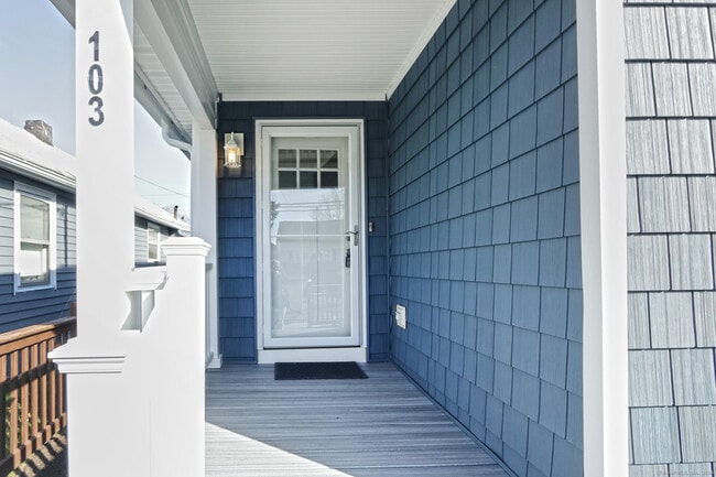103 Naugatuck Ave in Milford, CT - Building Photo - Building Photo