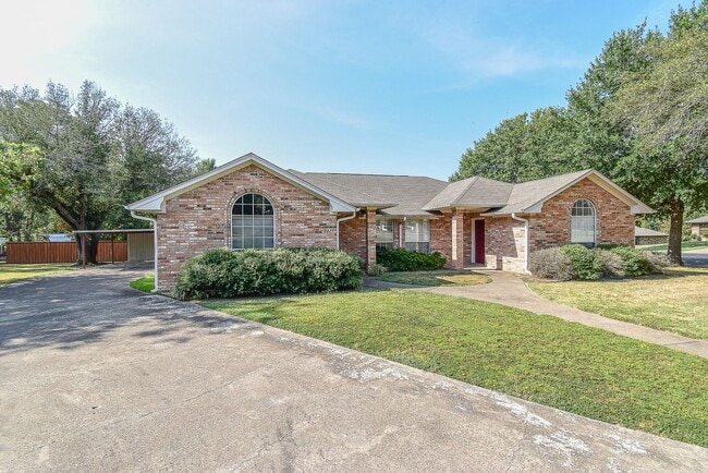 3223 Ellen Dr in Commerce, TX - Building Photo - Building Photo
