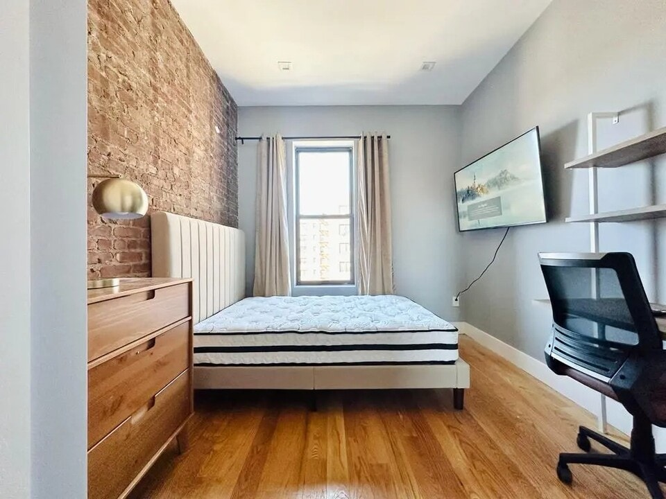 Furnished room/NOT APARTMENT, Unit 4B in Brooklyn, NY - Foto de edificio