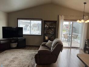 2737 10th St W in West Fargo, ND - Foto de edificio - Building Photo