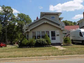 614 N Clinton St in Albion, MI - Building Photo