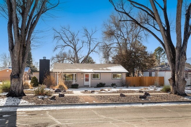 property at 1261 E Monroe St