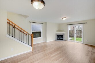 9030 N Allegheny Ave in Portland, OR - Building Photo - Building Photo