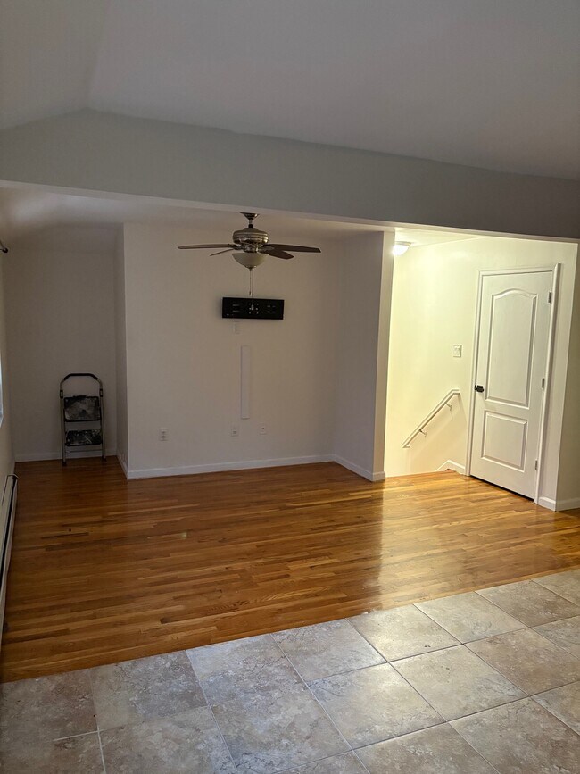 13551 223rd St, Unit #2 in Laurelton, NY - Foto de edificio - Building Photo
