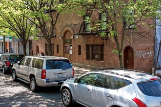 2115 Mohegan Ave in Bronx, NY - Foto de edificio - Building Photo