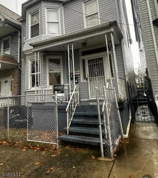 108 Chester Ave in Newark, NJ - Building Photo