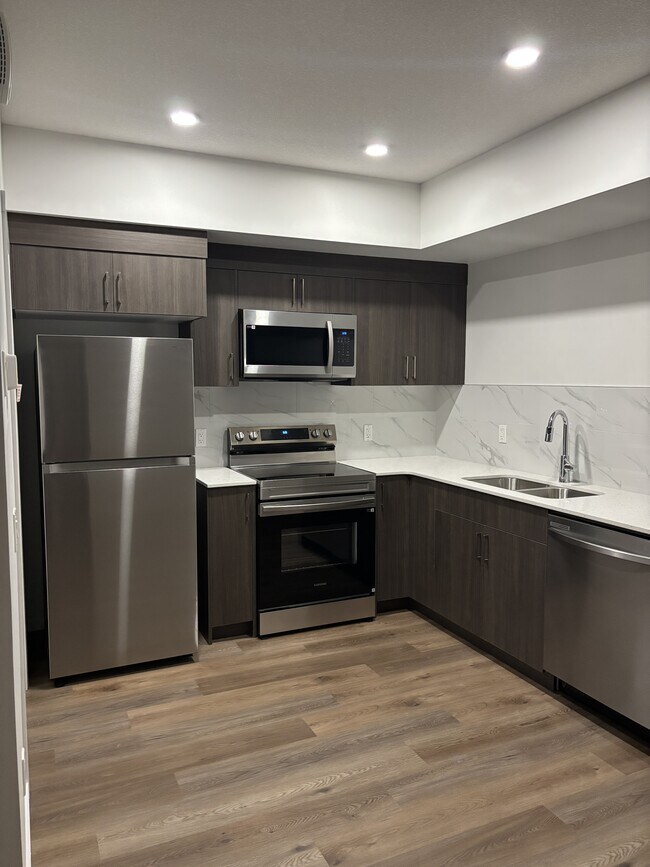 4257 Kinglet Dr in Edmonton, AB - Building Photo - Building Photo