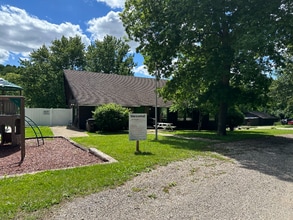 1100 W Locust St in Canton, IL - Building Photo - Building Photo