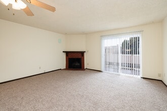 Candlewood Apartments in Colorado Springs, CO - Foto de edificio - Interior Photo