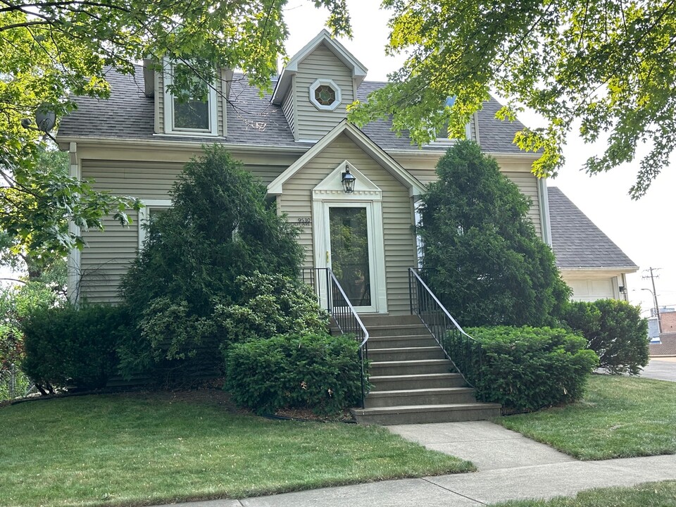 9530 Moody Ave in Oak Lawn, IL - Building Photo