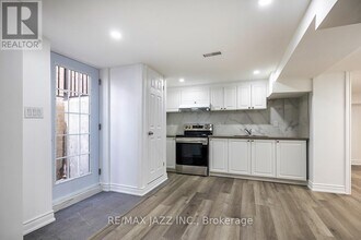 2003 Cedarwood Ct in Pickering, ON - Building Photo - Building Photo