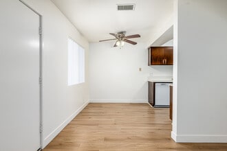 Pioneer Plaza in Norwalk, CA - Building Photo - Interior Photo