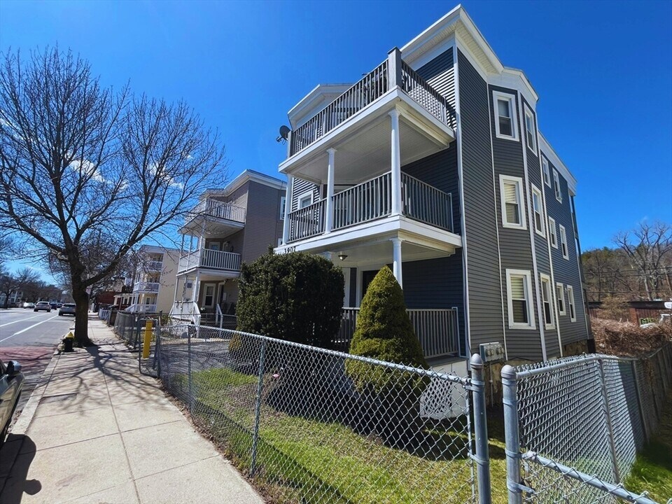 3907 Washington St in Boston, MA - Building Photo