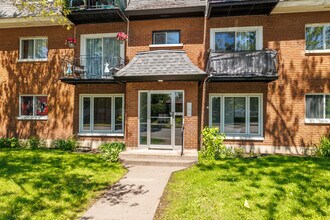 115 Sicard Rue in Ste-Thérèse, QC - Building Photo - Building Photo