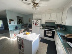 1302 Summer Hill Dr in South Windsor, CT - Building Photo - Building Photo