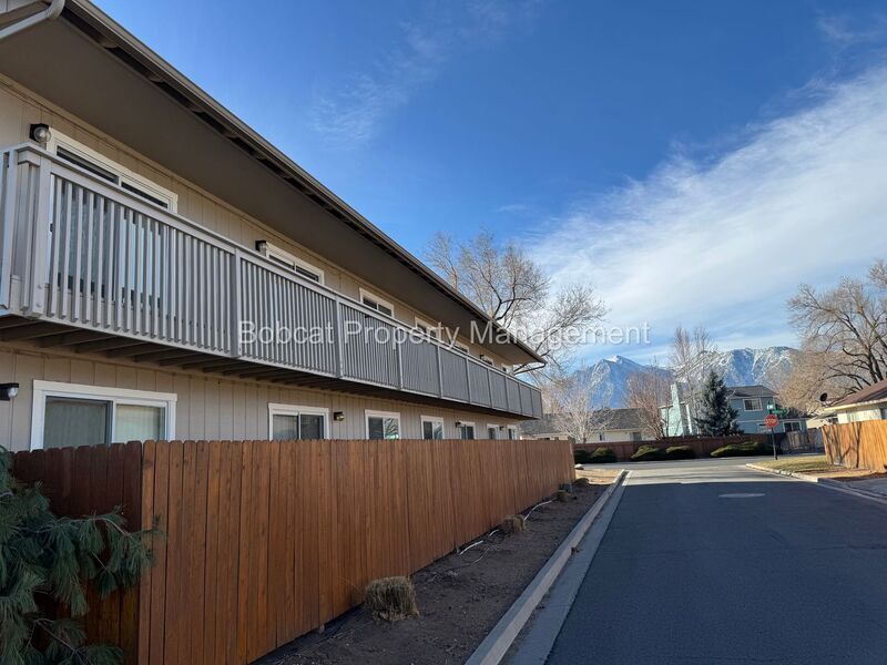 1516 South Ct in Gardnerville, NV - Foto de edificio