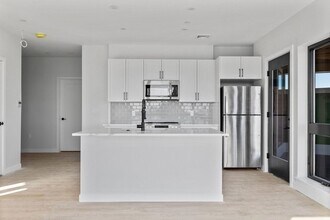 6 Rantoul St, Unit 314 in Beverly, MA - Building Photo - Building Photo