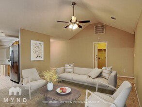 5119 Chase Park Ct in Bacliff, TX - Foto de edificio - Building Photo