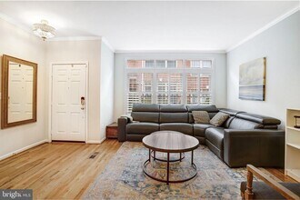 1505 N Colonial Terrace in Arlington, VA - Building Photo - Building Photo