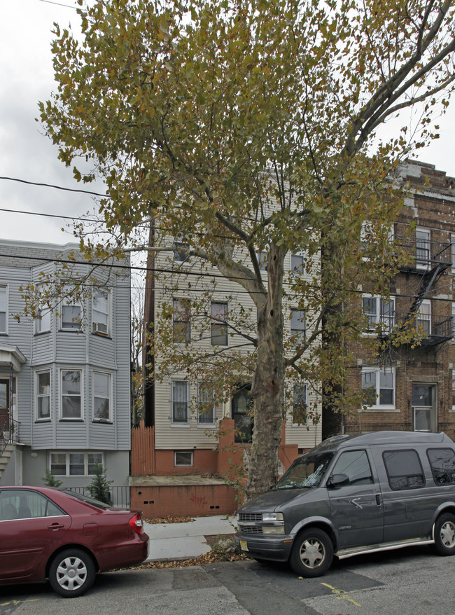 13 Marion Pl in Jersey City, NJ - Building Photo - Building Photo