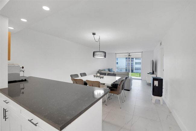 property at 8911 S Hollybrook Blvd