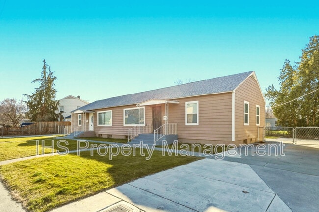 property at 1107 Thayer Dr