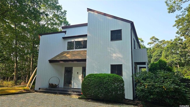 15 N Quarter Rd, Unit C-1 in Westhampton, NY - Building Photo - Building Photo