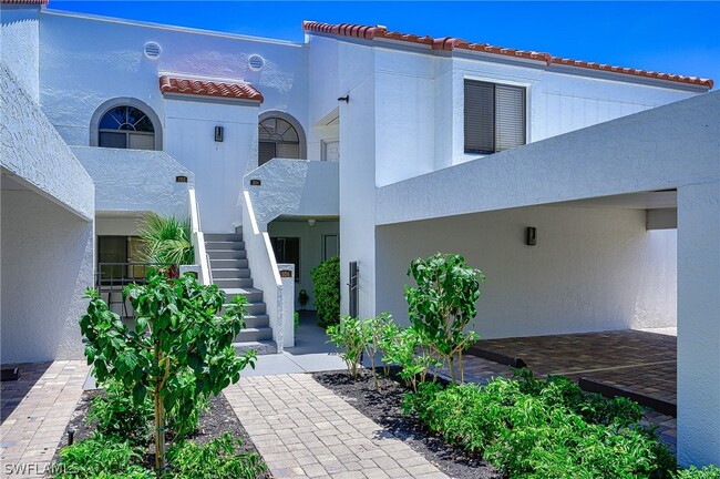 637 Beachwalk Cir in Naples, FL - Foto de edificio - Building Photo