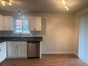 3831 34th Ave W in Seattle, WA - Building Photo - Building Photo