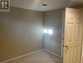 192 Tamarac Trail in Aurora, ON - Building Photo - Building Photo
