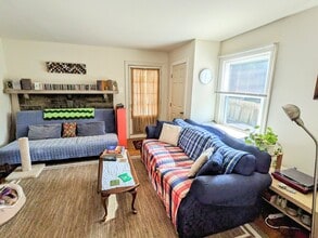 920 E Railroad Ave, Unit A in Bryn Mawr, PA - Foto de edificio - Building Photo