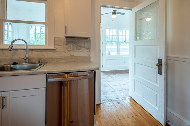 2346 SE Ankeny St, Unit 2346 in Portland, OR - Foto de edificio - Building Photo