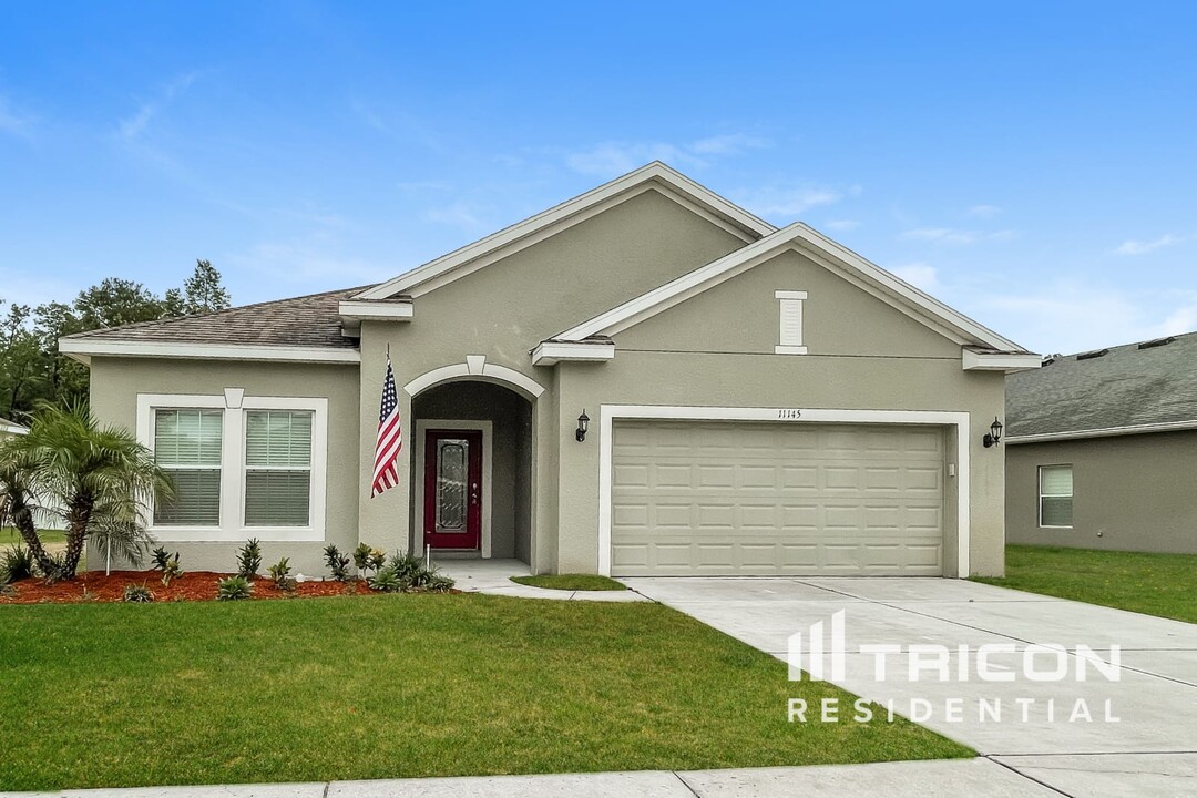 11145 Belle Haven Dr in New Port Richey, FL - Foto de edificio