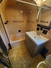 6686 Fresh Pond Rd in Ridgewood, NY - Building Photo - Building Photo