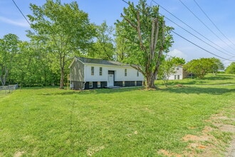 2827 Shiloh Cir in Strawberry Plains, TN - Building Photo - Building Photo