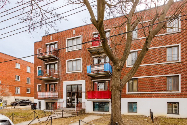 3860 Plamondon Av in Montréal, QC - Building Photo - Building Photo