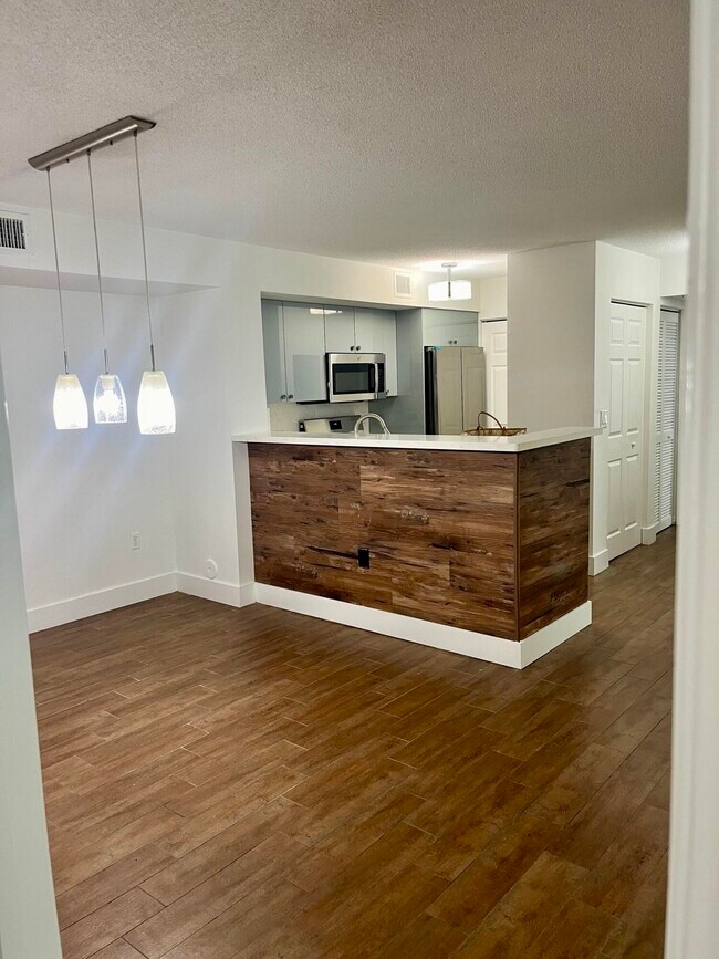 631 SW 111th Ln in Pembroke Pines, FL - Building Photo - Building Photo