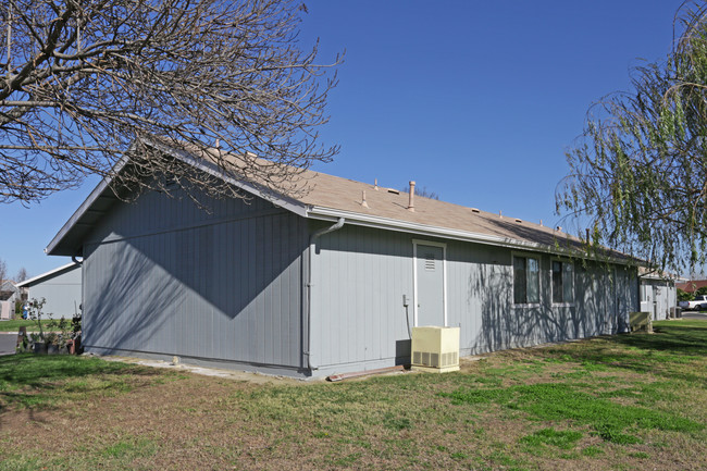 San Joaquin Senior Apartments in San Joaquin, CA - Building Photo - Building Photo