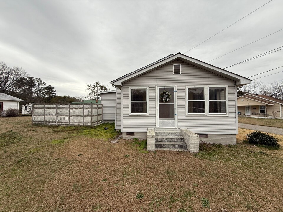 900 N Lee St in Rockingham, NC - Building Photo