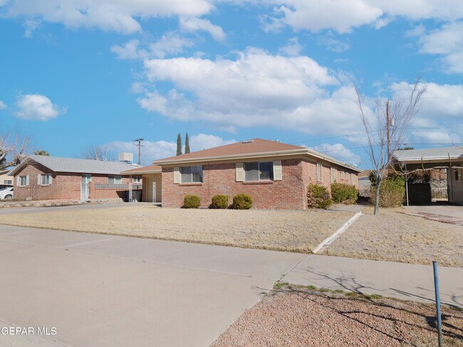 10009 Cork Dr in El Paso, TX - Building Photo - Building Photo