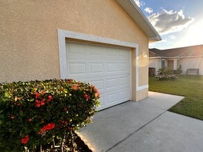 922 SE 8th St in Cape Coral, FL - Building Photo - Building Photo