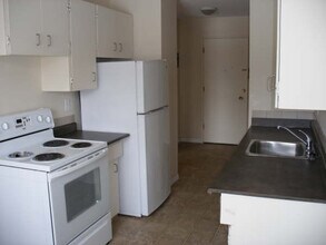 Bonnie Arms in Edmonton, AB - Building Photo - Building Photo