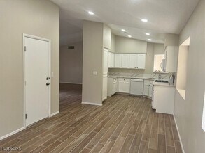 320 Dockside Ct in Las Vegas, NV - Building Photo - Building Photo