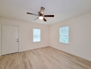 2503 Holly Ave in Pasadena, TX - Building Photo - Building Photo